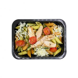 Пенне с индейкой и шпинатным соусом